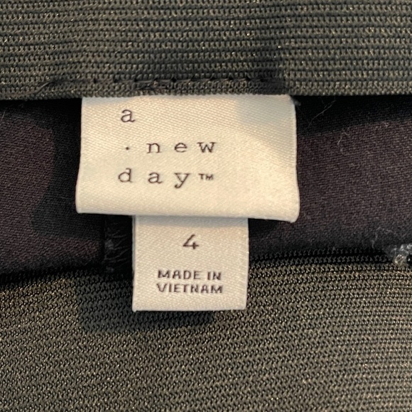 A New Day Women's high rise skinny ankle Capri tapered pull on pants size 4 - Picture 5 of 7